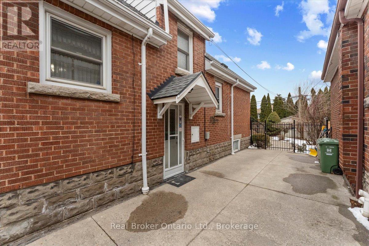 193 HUXLEY AVENUE S - 40