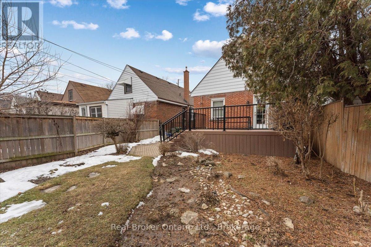 193 HUXLEY AVENUE S - 44