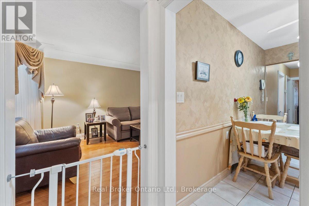 193 HUXLEY AVENUE S - 6