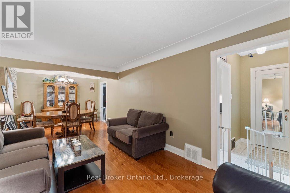 193 HUXLEY AVENUE S - 7