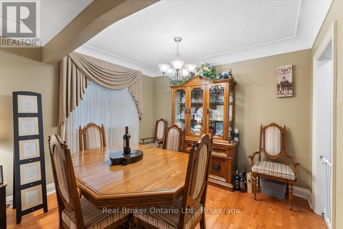 193 HUXLEY AVENUE S - 9