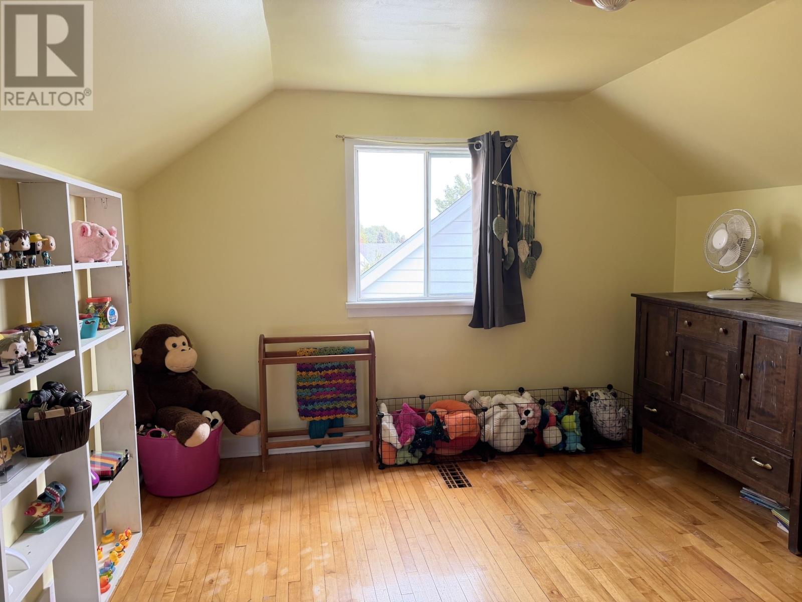 15 PRINCESS AVE - 24