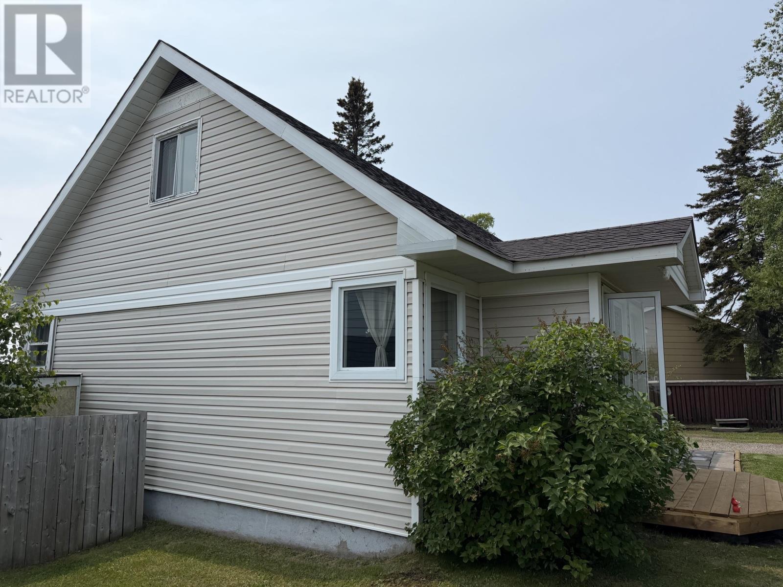15 PRINCESS AVE - 40