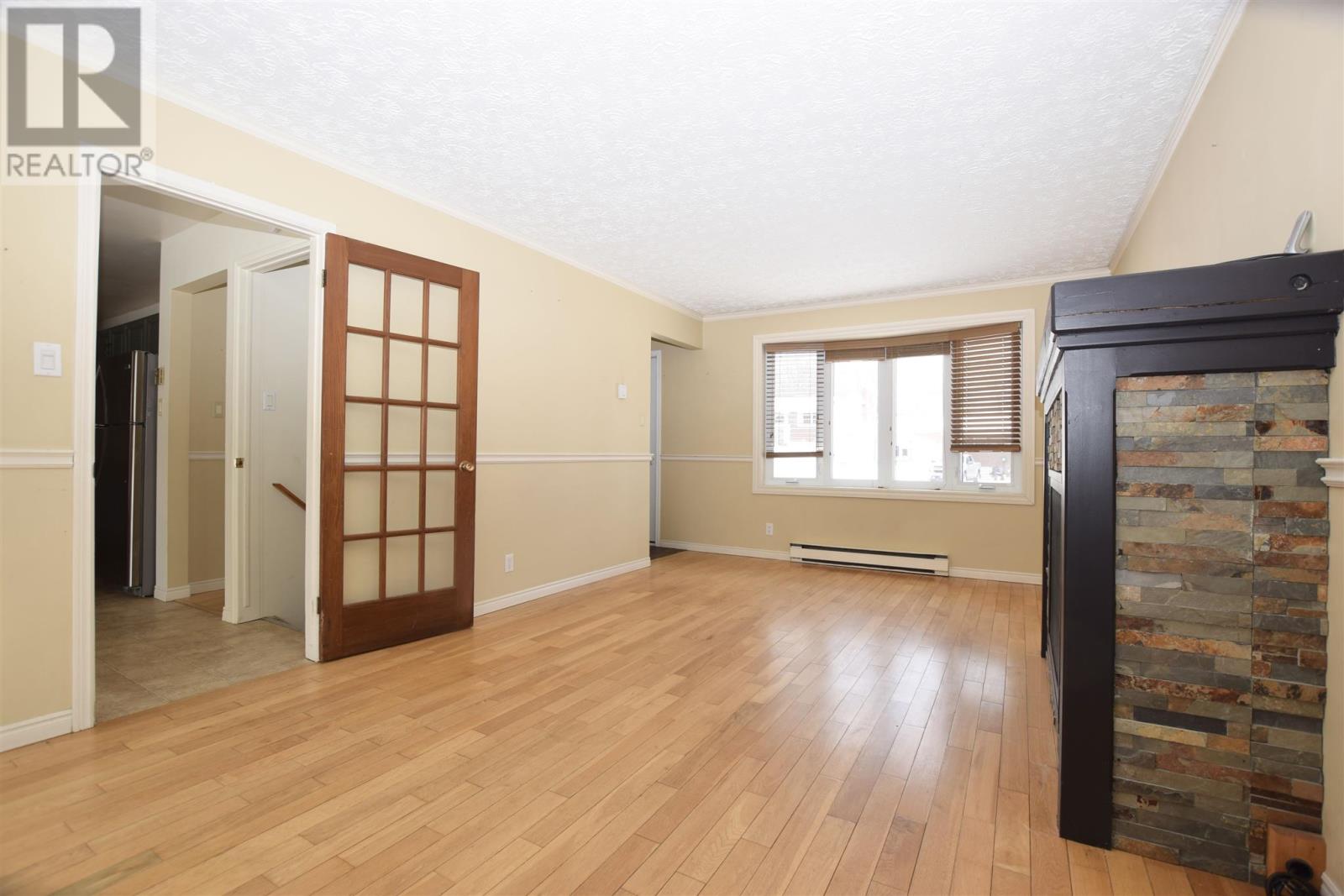 113 Rousseau CRES - 8