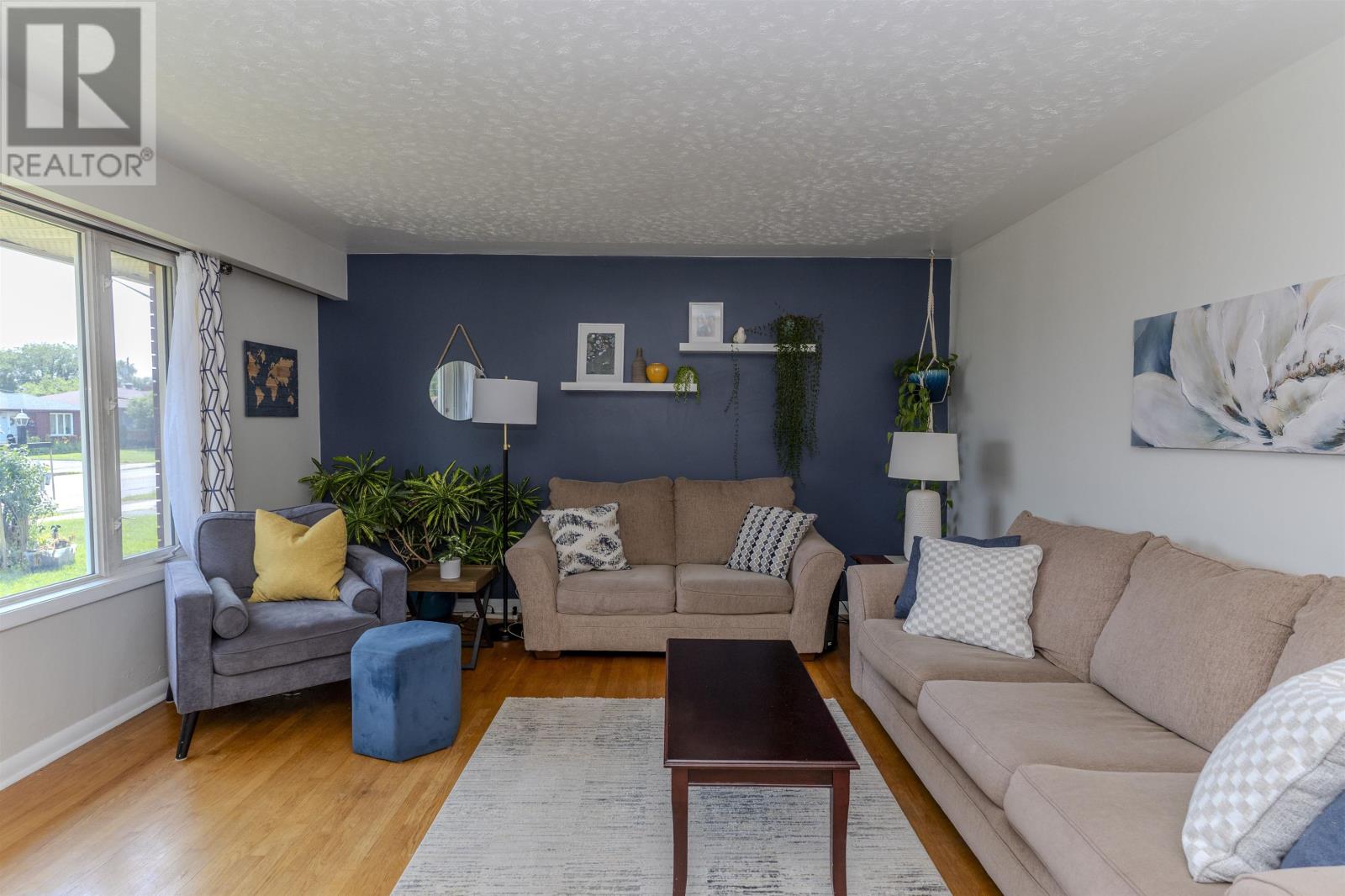 601 Edward ST S - 16