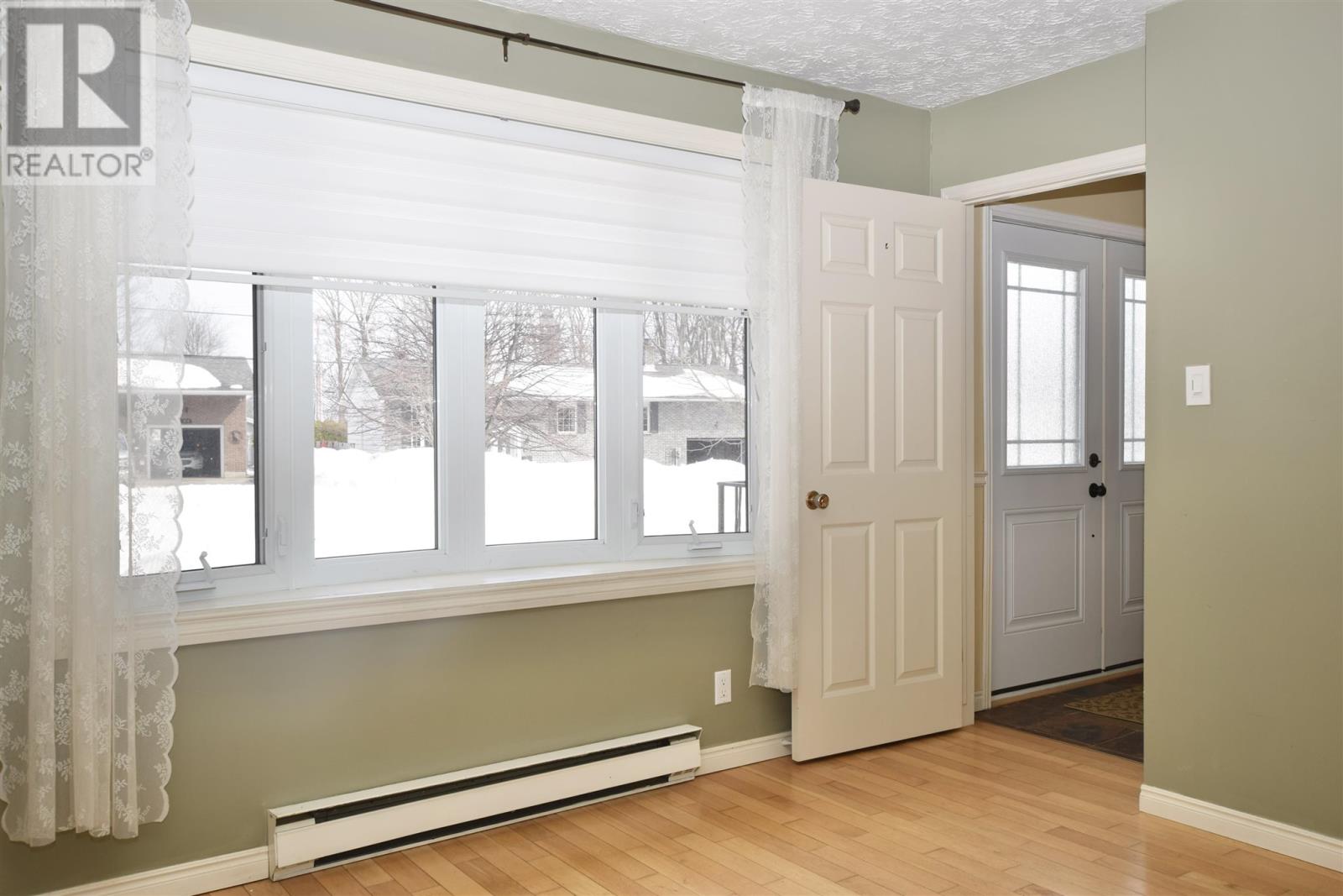 113 Rousseau CRES - 16