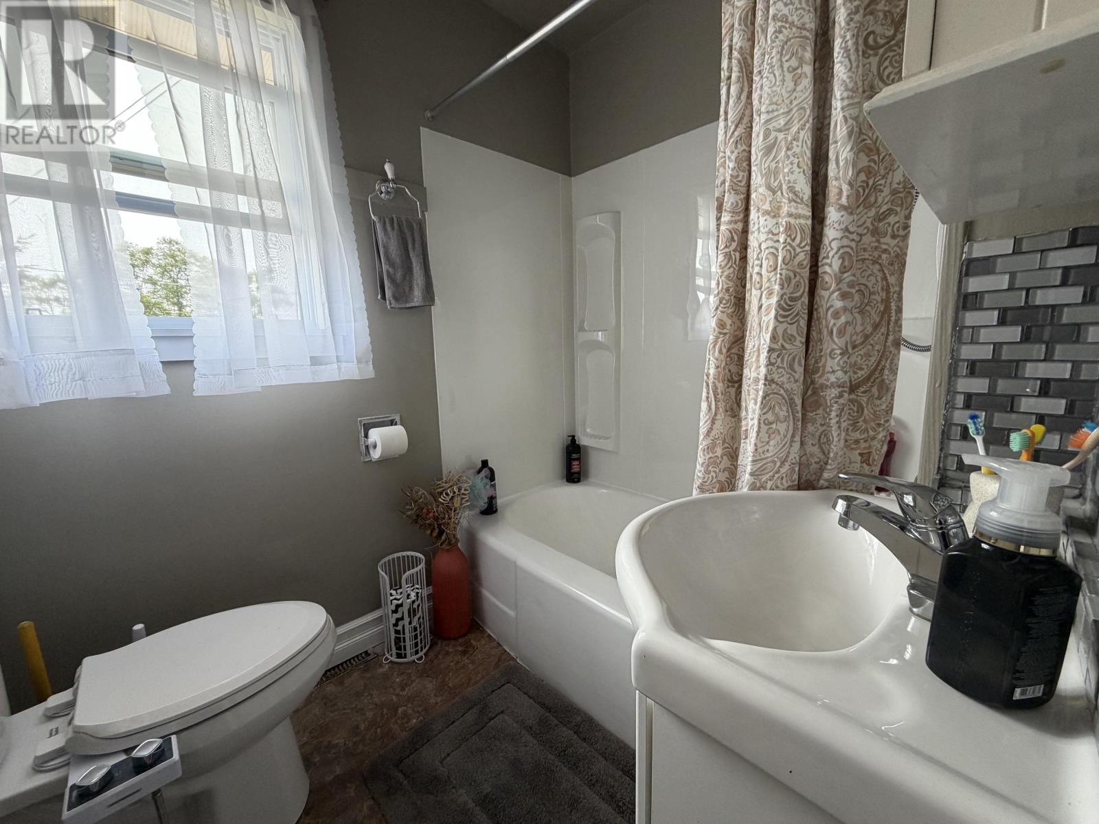 15 PRINCESS AVE - 17