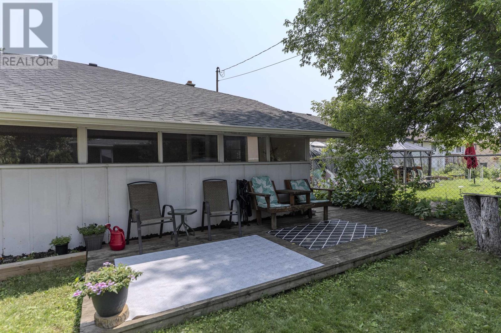 601 Edward ST S - 38