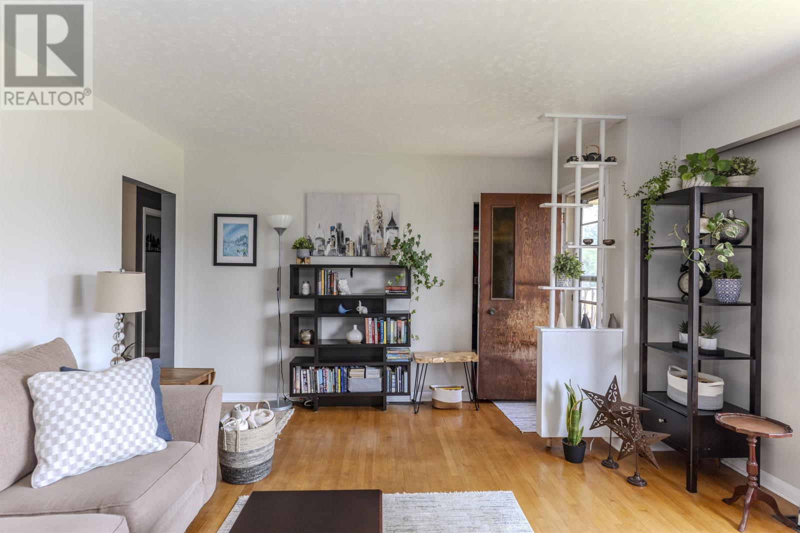 601 Edward ST S - 13