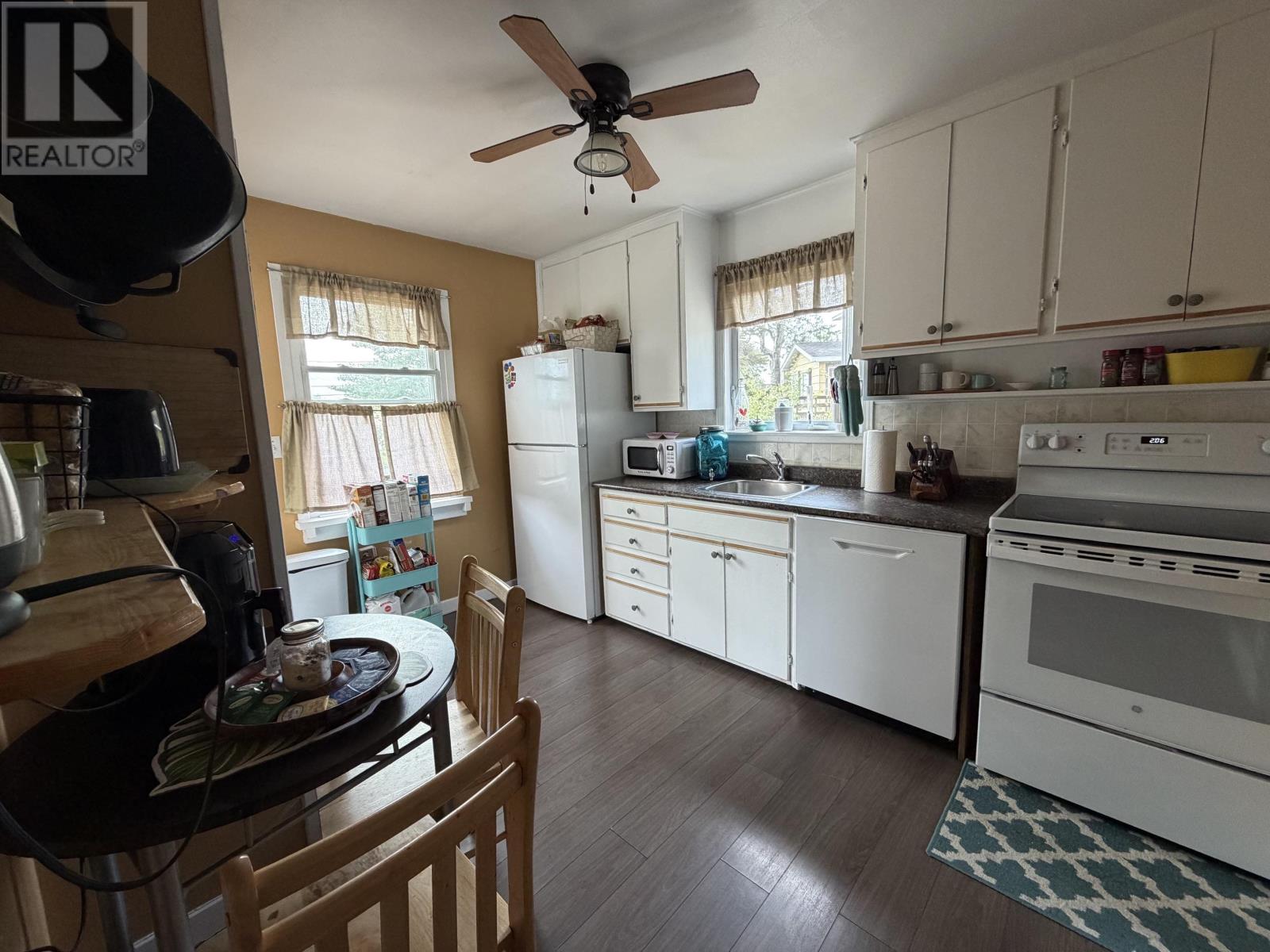 15 PRINCESS AVE - 9