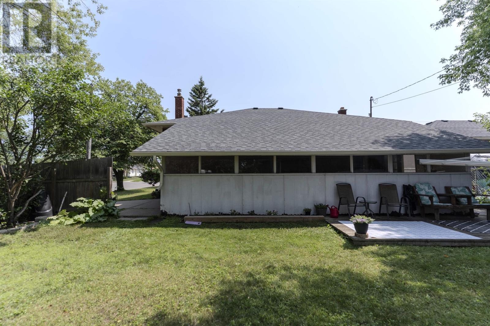 601 Edward ST S - 41