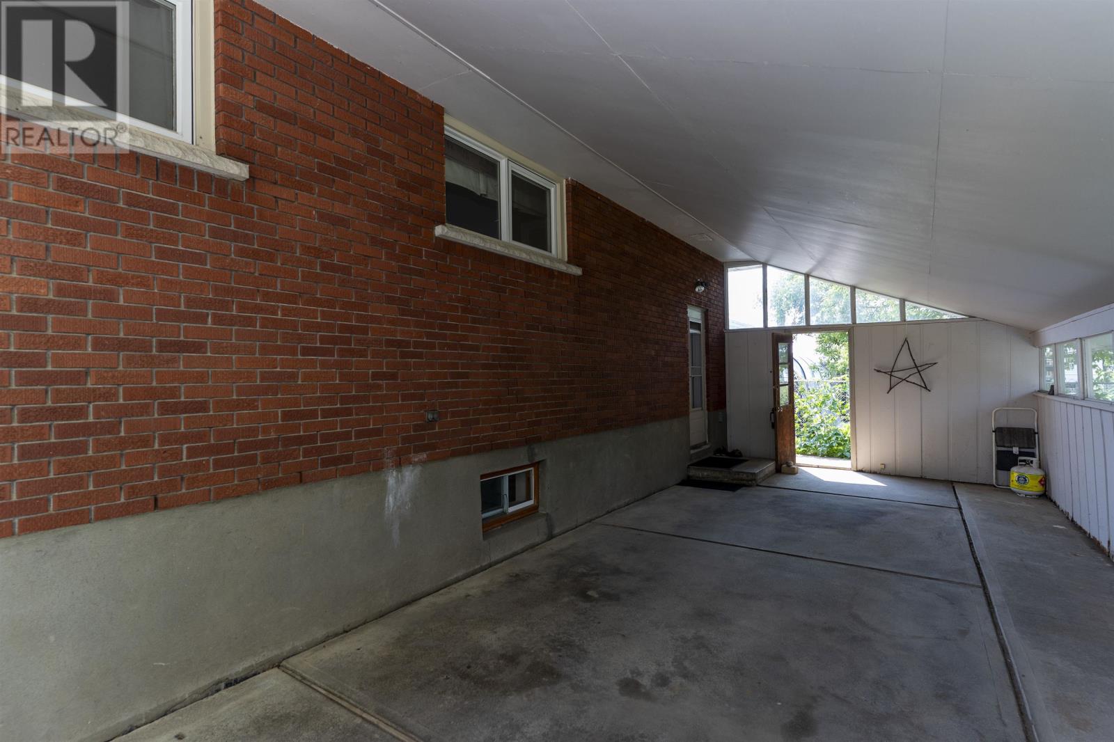 601 Edward ST S - 3