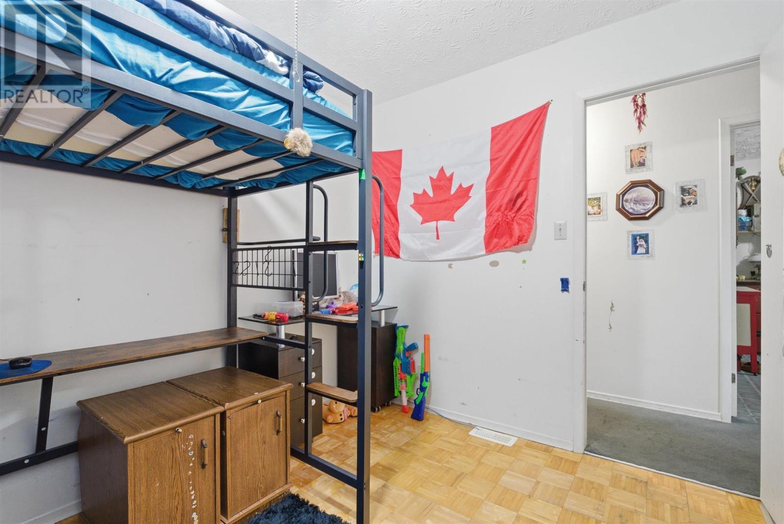 7 Schurm AVE - 17