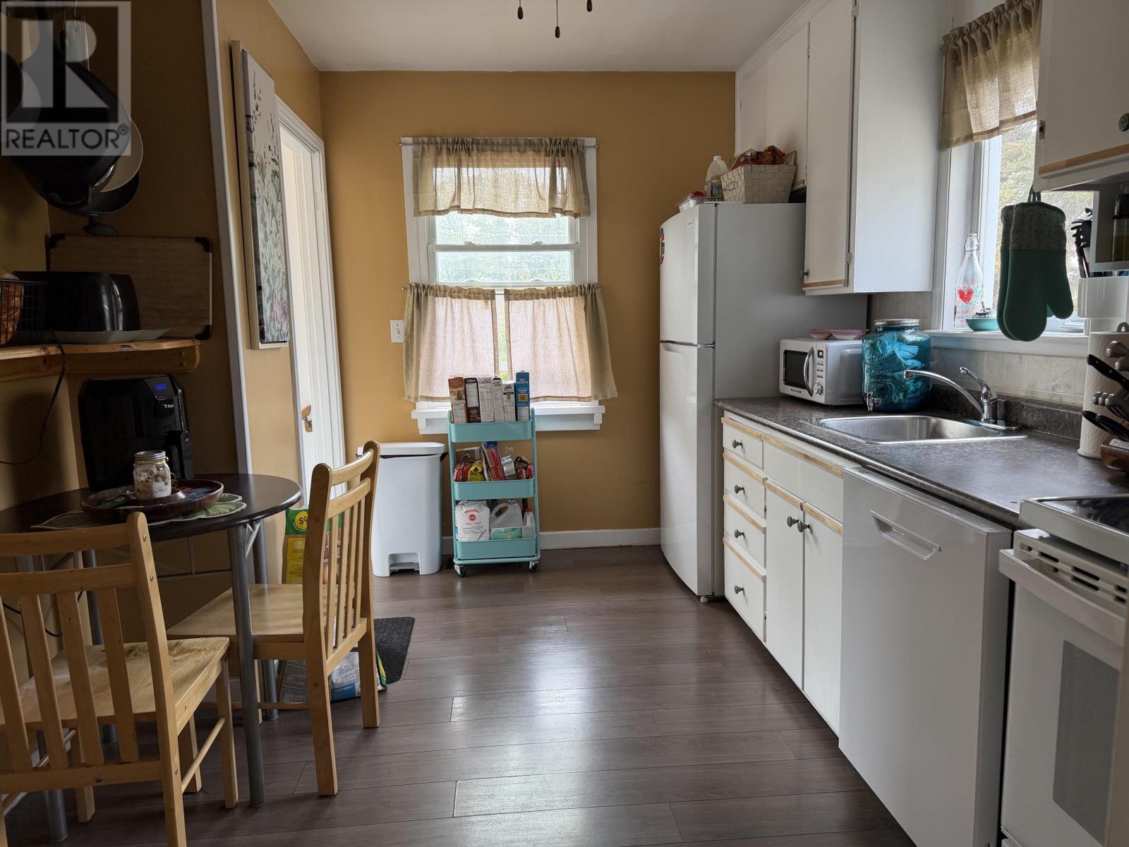 15 PRINCESS AVE - 10