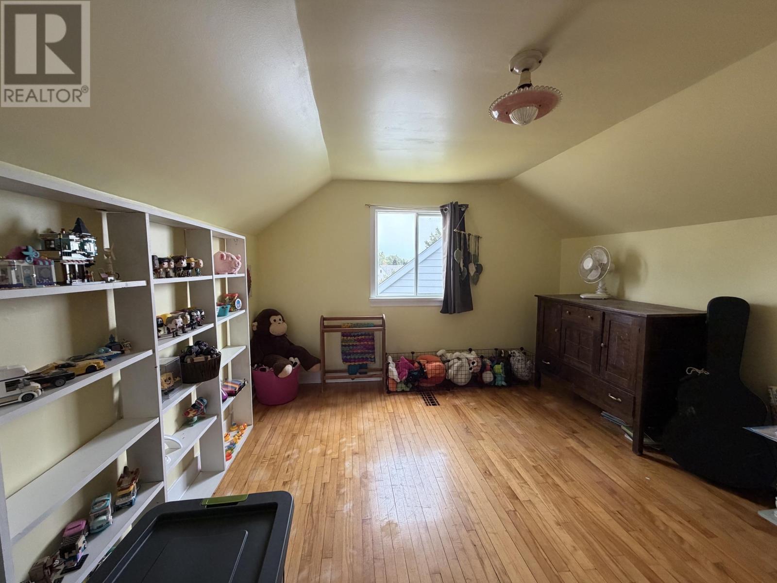 15 PRINCESS AVE - 22