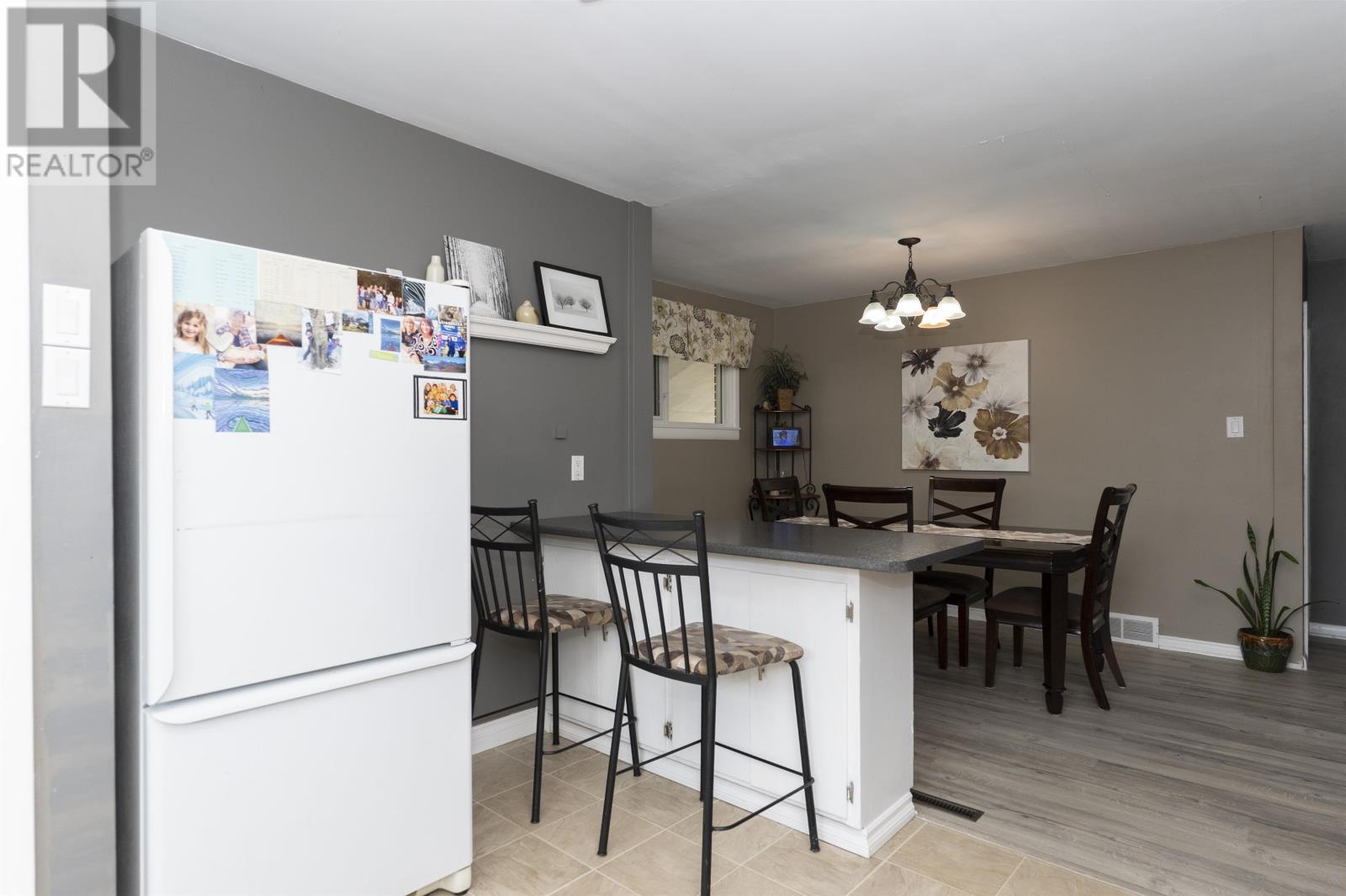 601 Edward ST S - 9