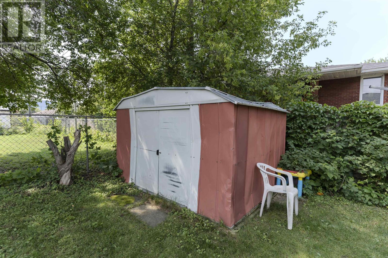 601 Edward ST S - 43