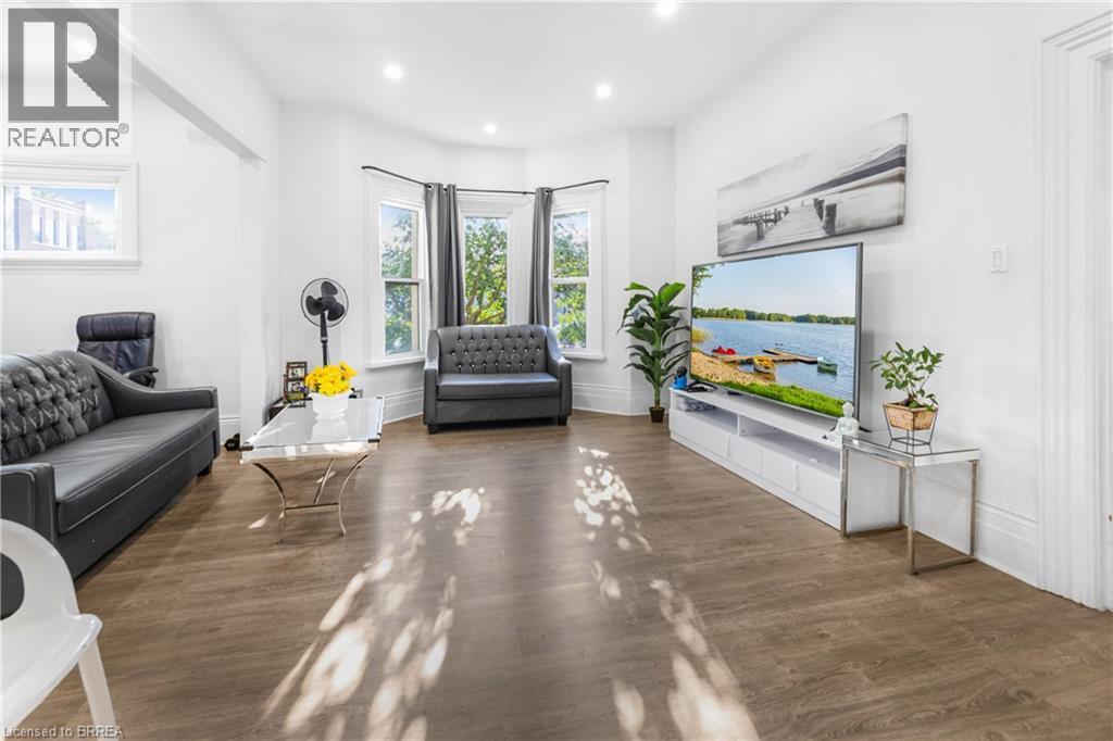 472 COLBORNE Street E - 5