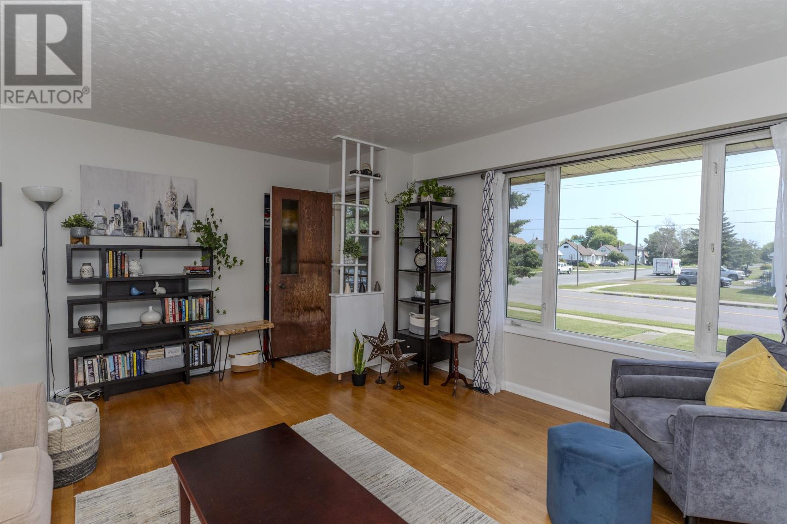601 Edward ST S - 15