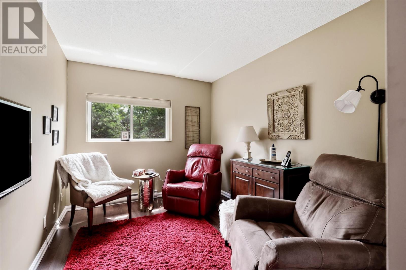 313 MacDonald AVE # 301 - 19