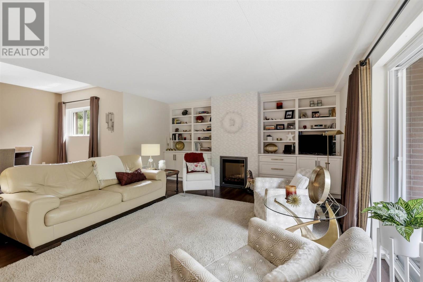 313 MacDonald AVE # 301 - 5