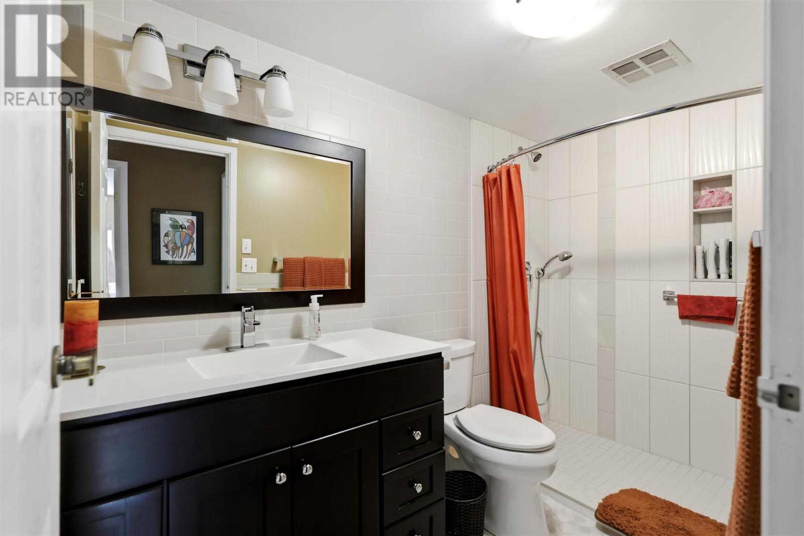 313 MacDonald AVE # 301 - 21