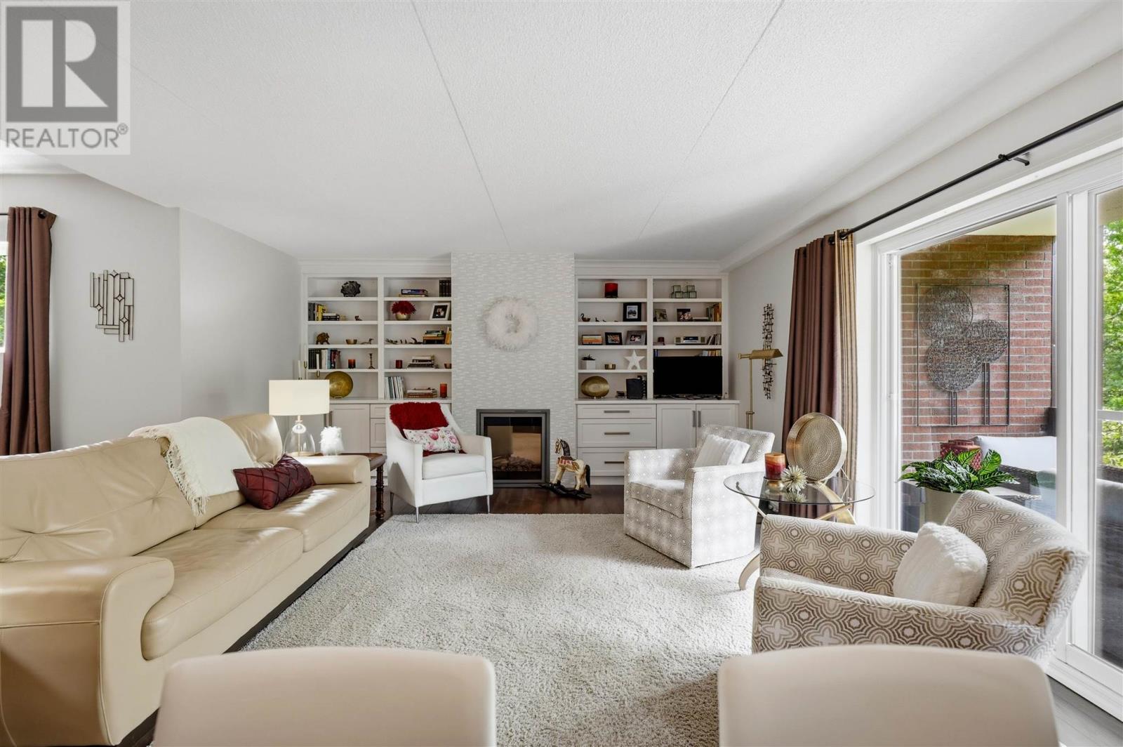 313 MacDonald AVE # 301 - 4