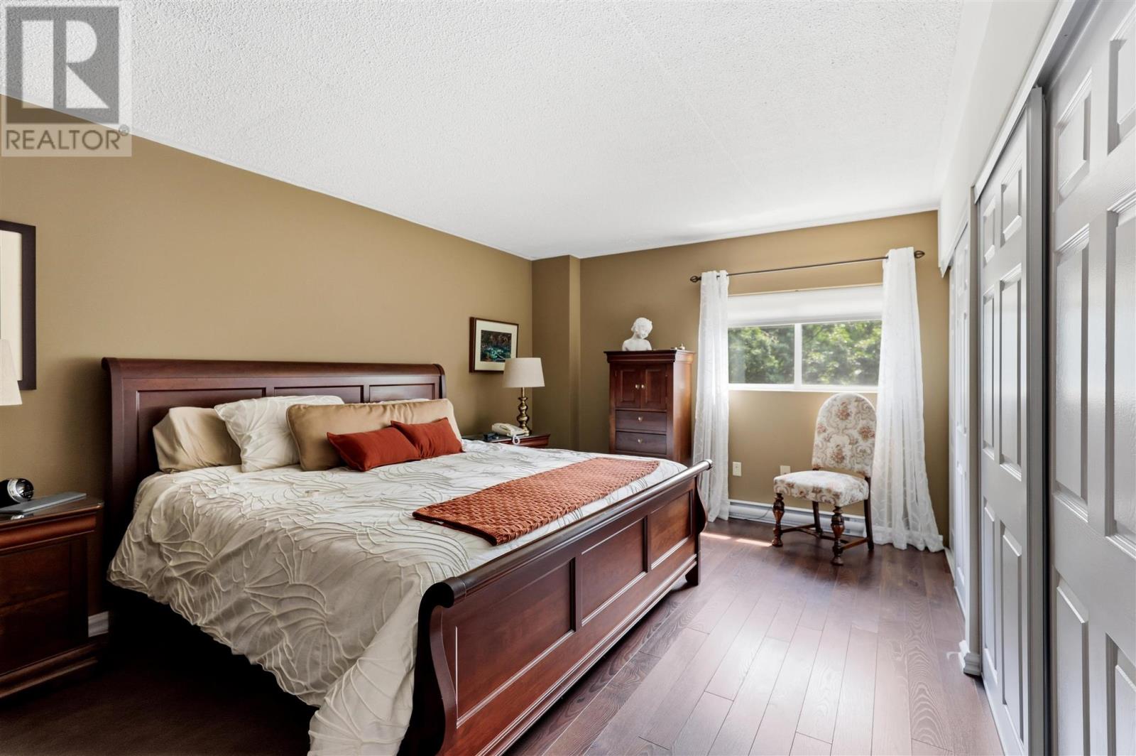 313 MacDonald AVE # 301 - 22