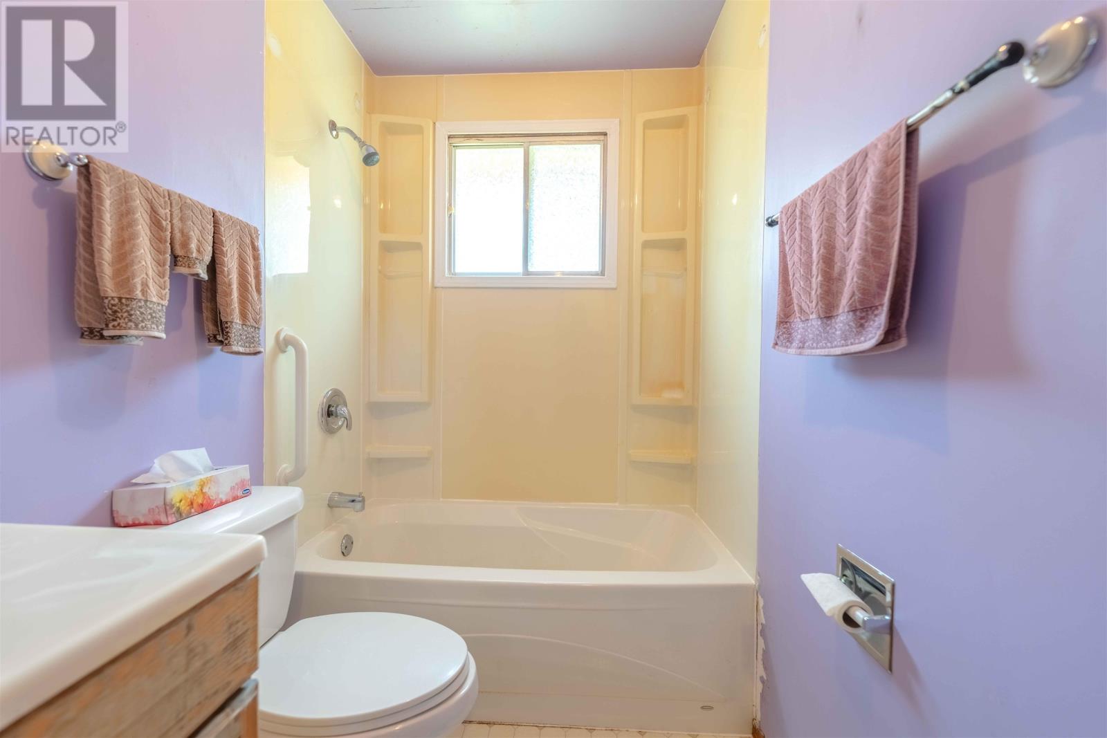 283 CARL AVE E - 16
