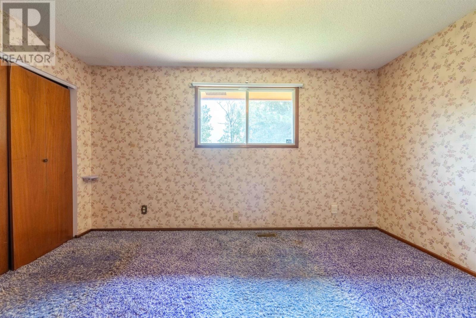 283 CARL AVE E - 18