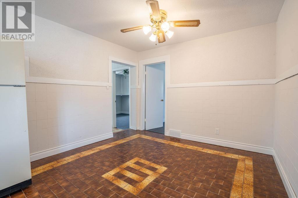 275 John ST - 16