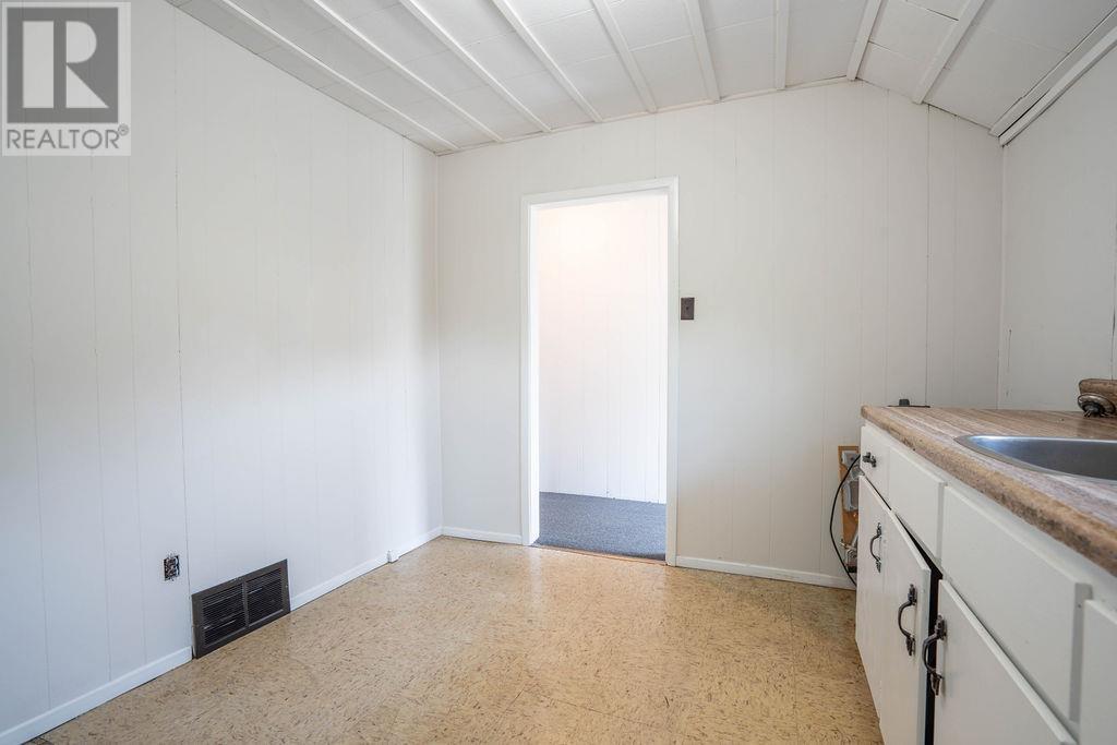275 John ST - Image 34