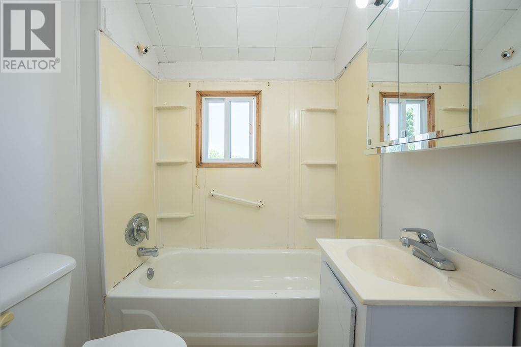 275 John ST - Image 39