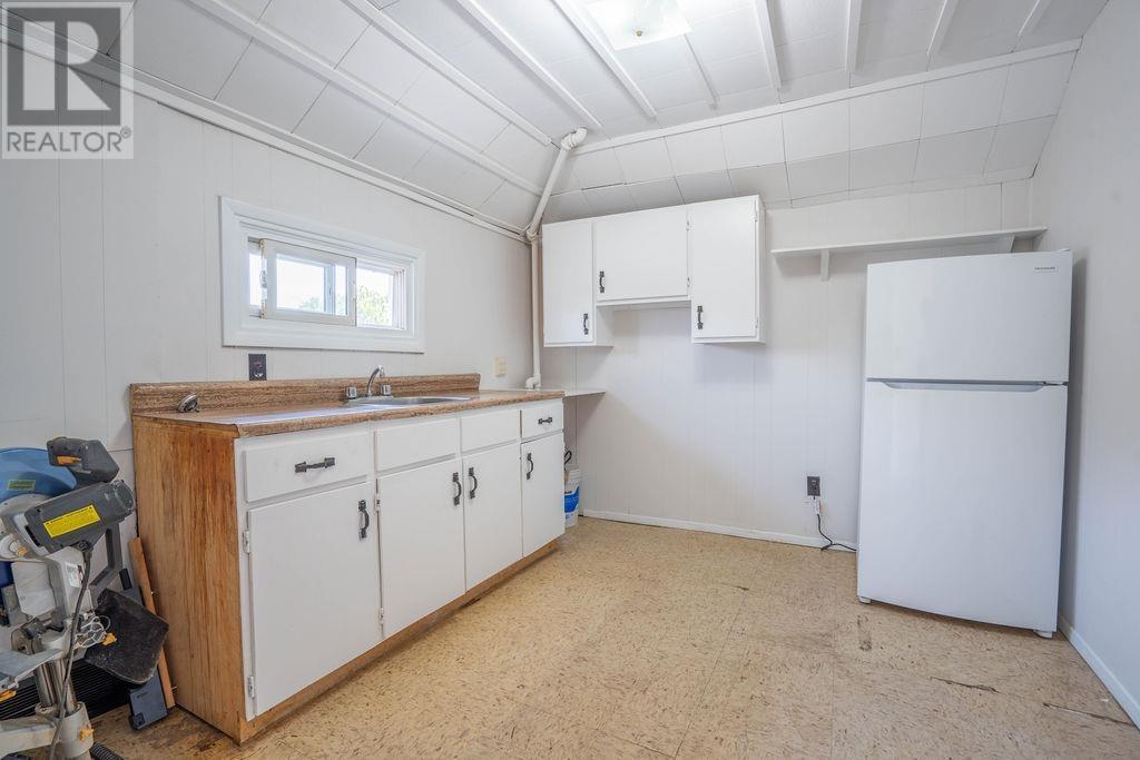 275 John ST - Image 33