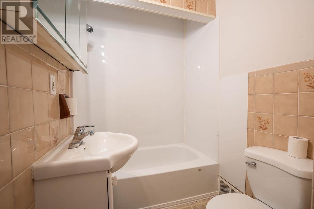 275 John ST - 26