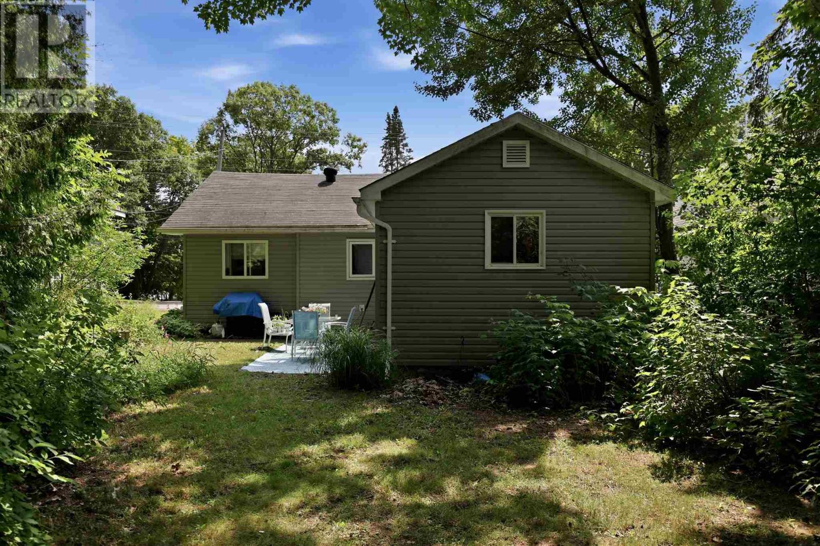 1750 Queen ST E - 29