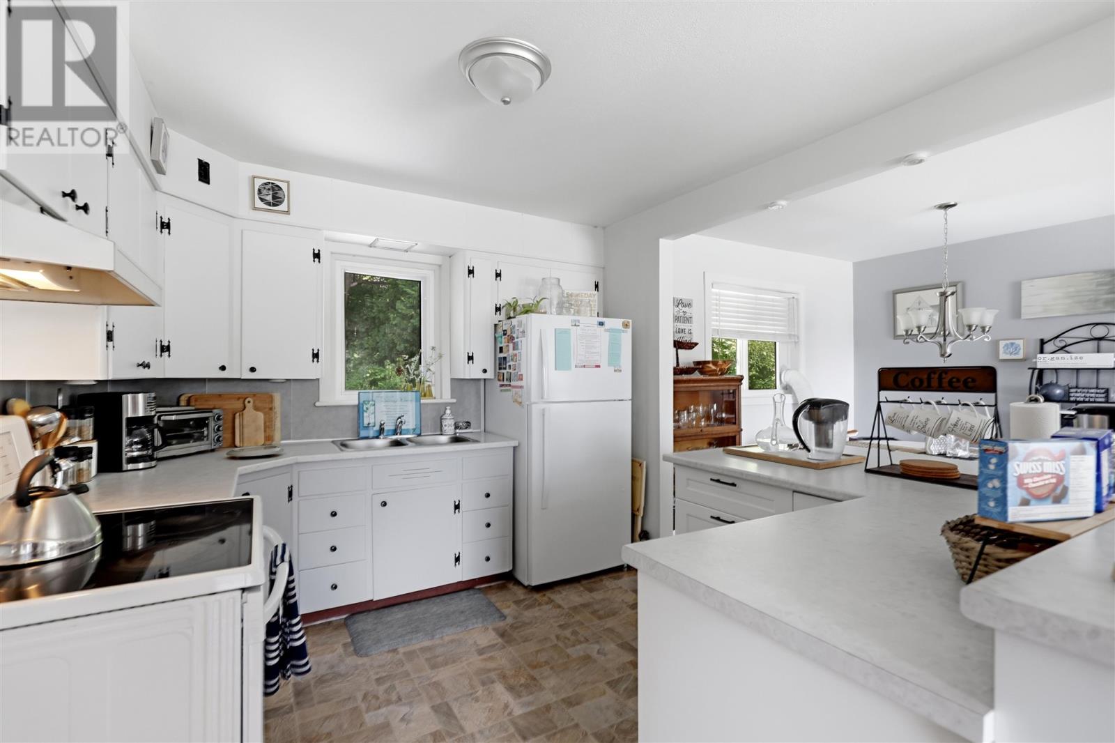 1750 Queen ST E - 12