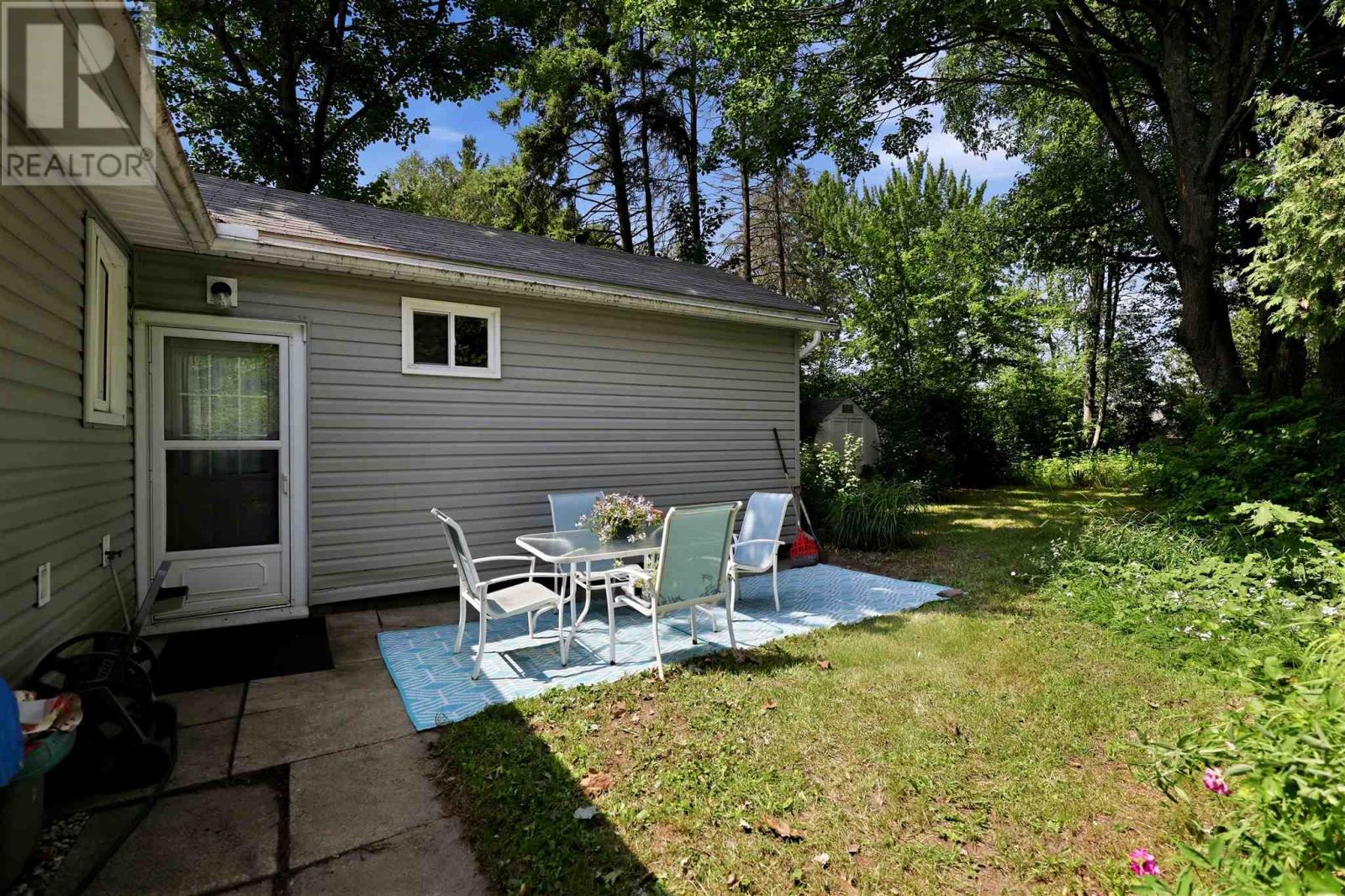 1750 Queen ST E - 28