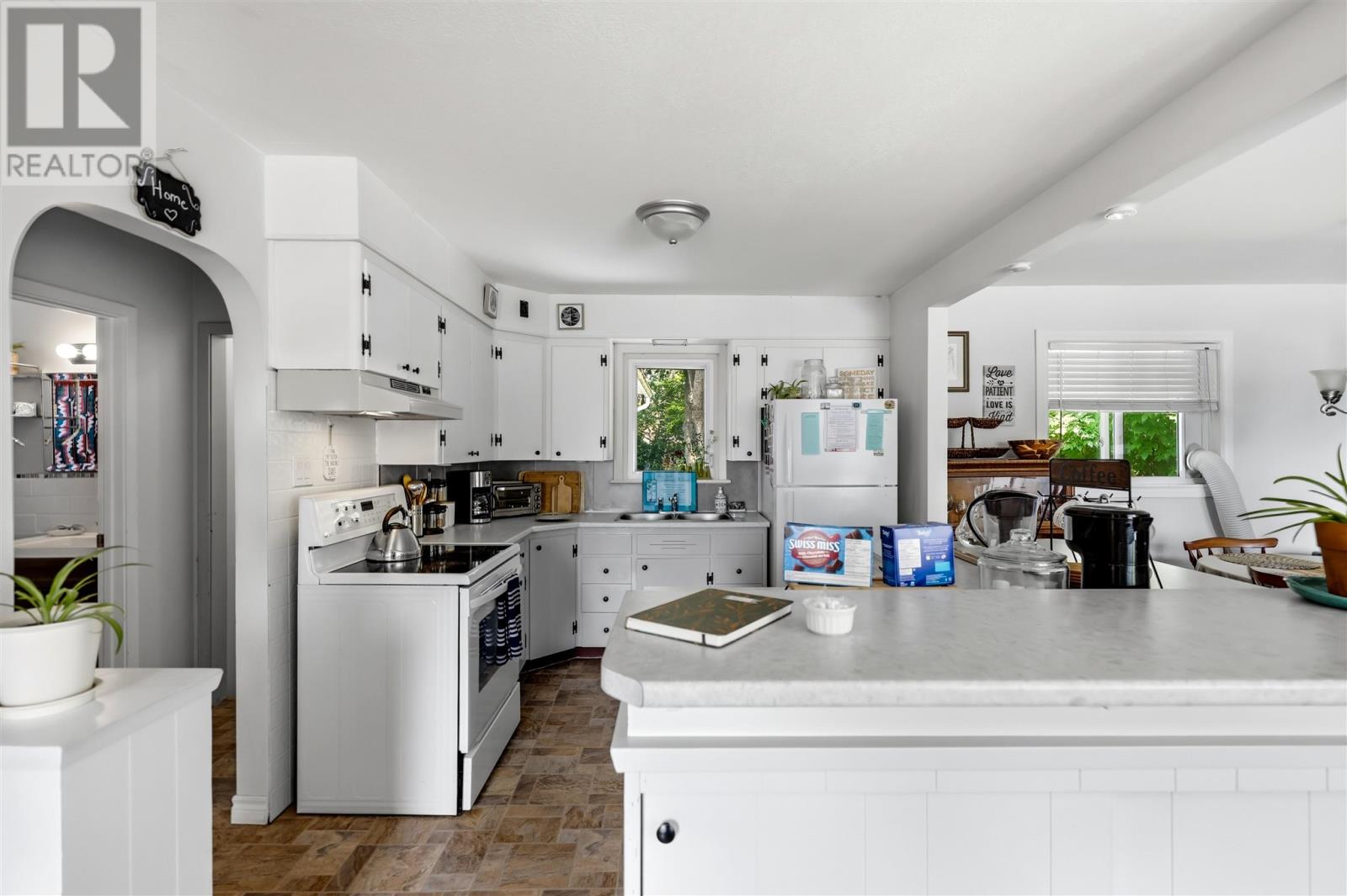 1750 Queen ST E - 13