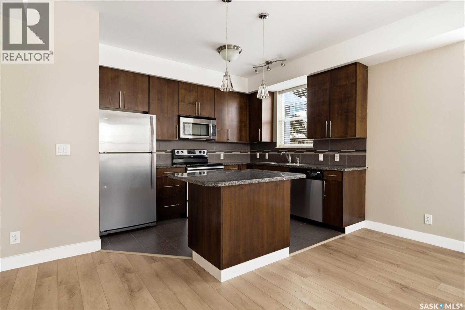 #101 2313 Montreal STREET - Image 24