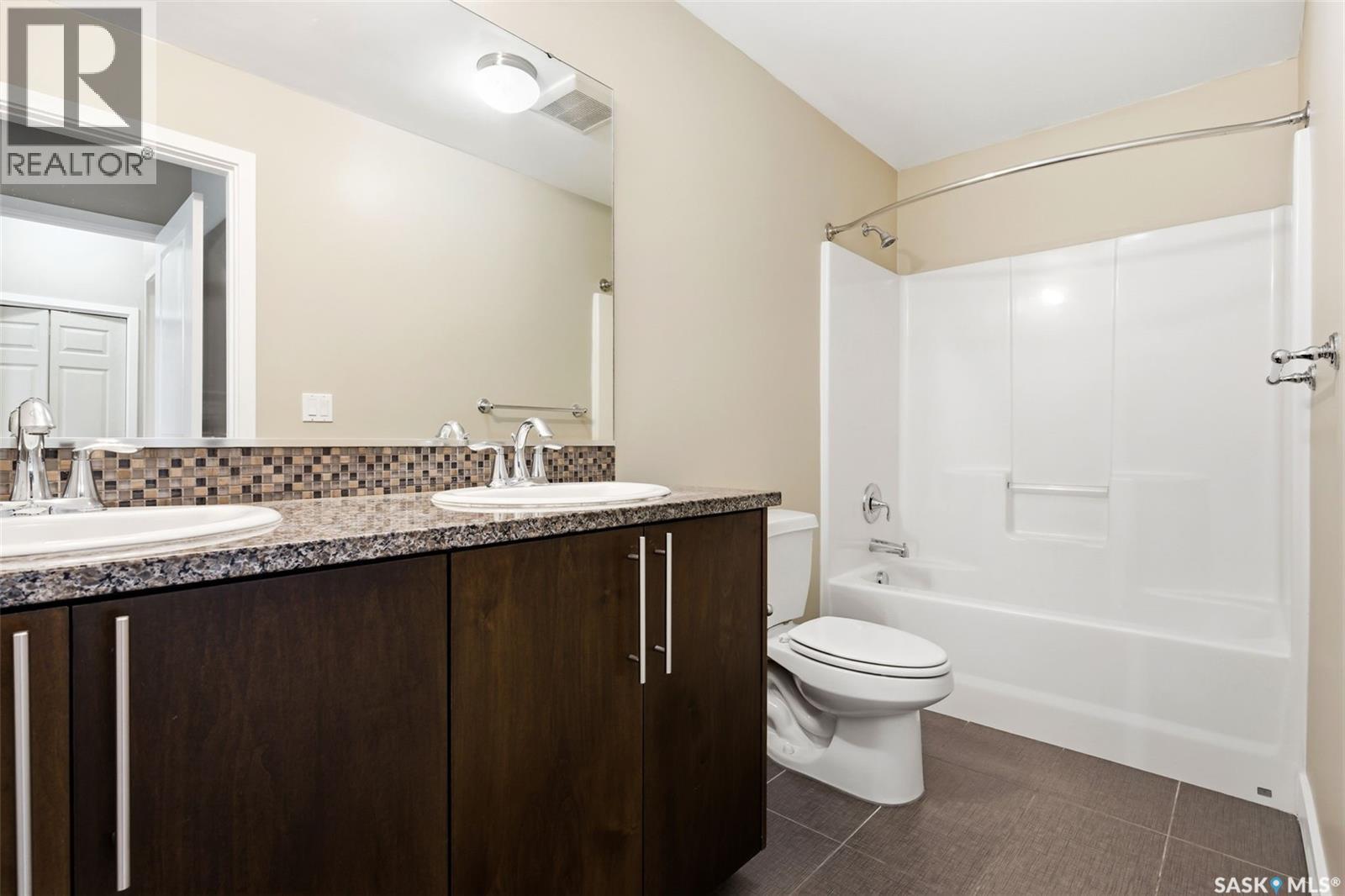 #101 2313 Montreal STREET - 32