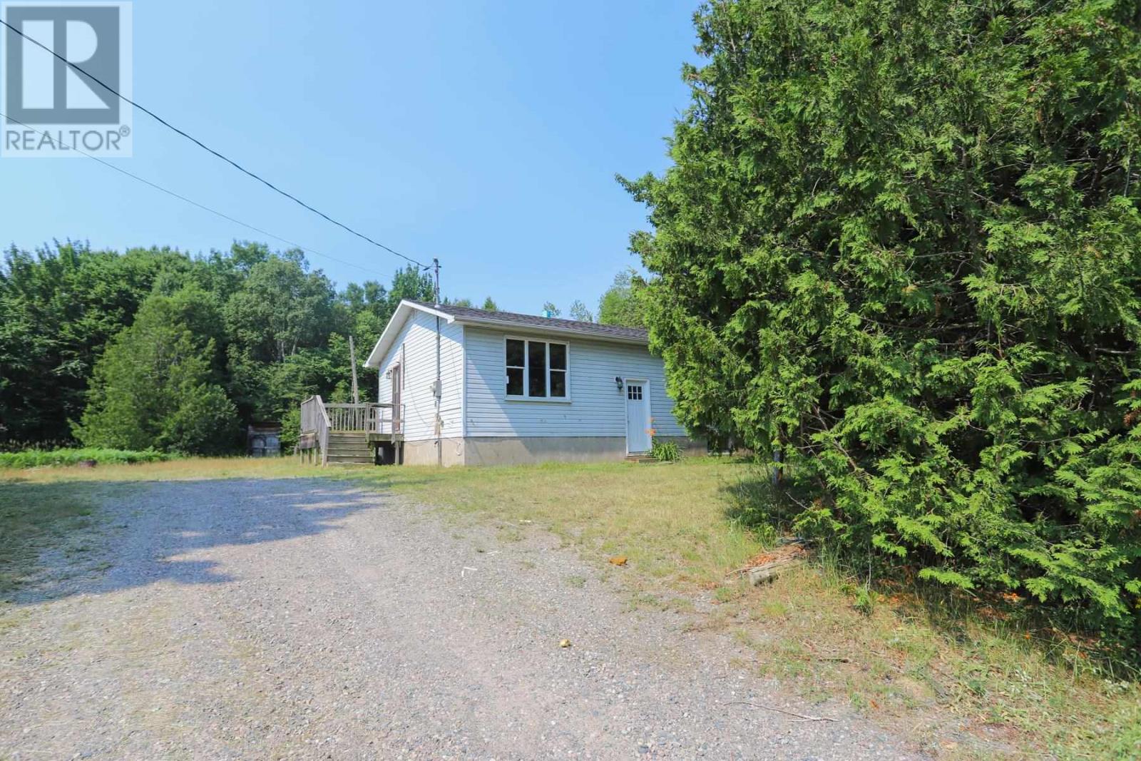 27 Superior ST - 24