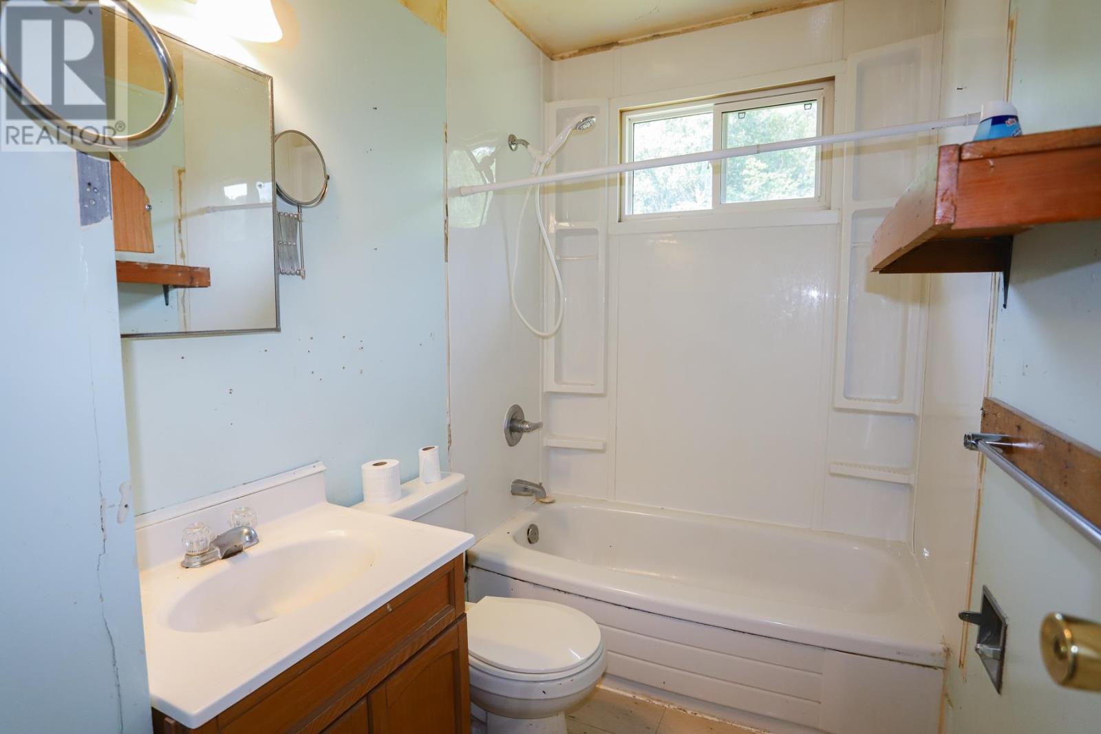 27 Superior ST - Image 16