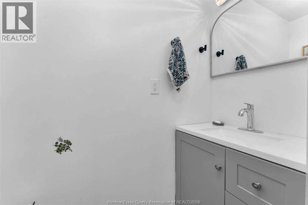 3660 ROXBOROUGH - 24