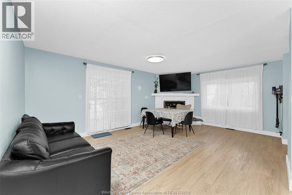 3660 ROXBOROUGH - 19