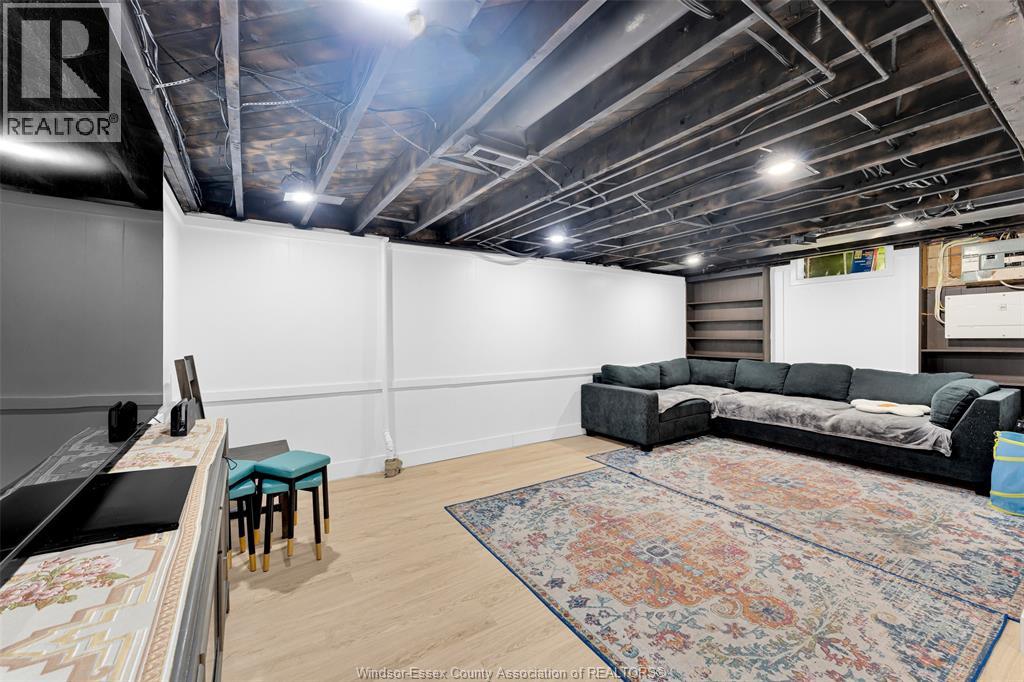 3660 ROXBOROUGH - 28