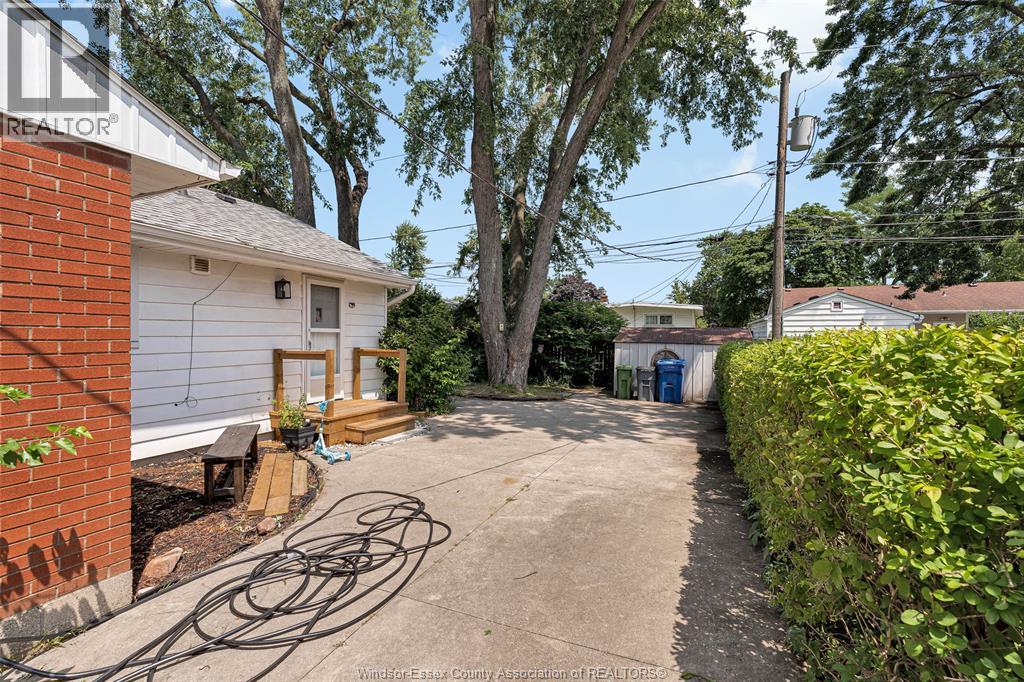 3660 ROXBOROUGH - Image 33