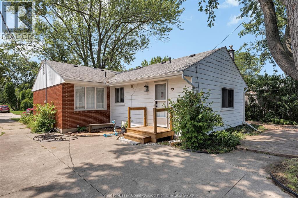 3660 ROXBOROUGH - 34