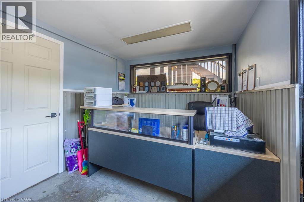15 JAYLIN Crescent - 36