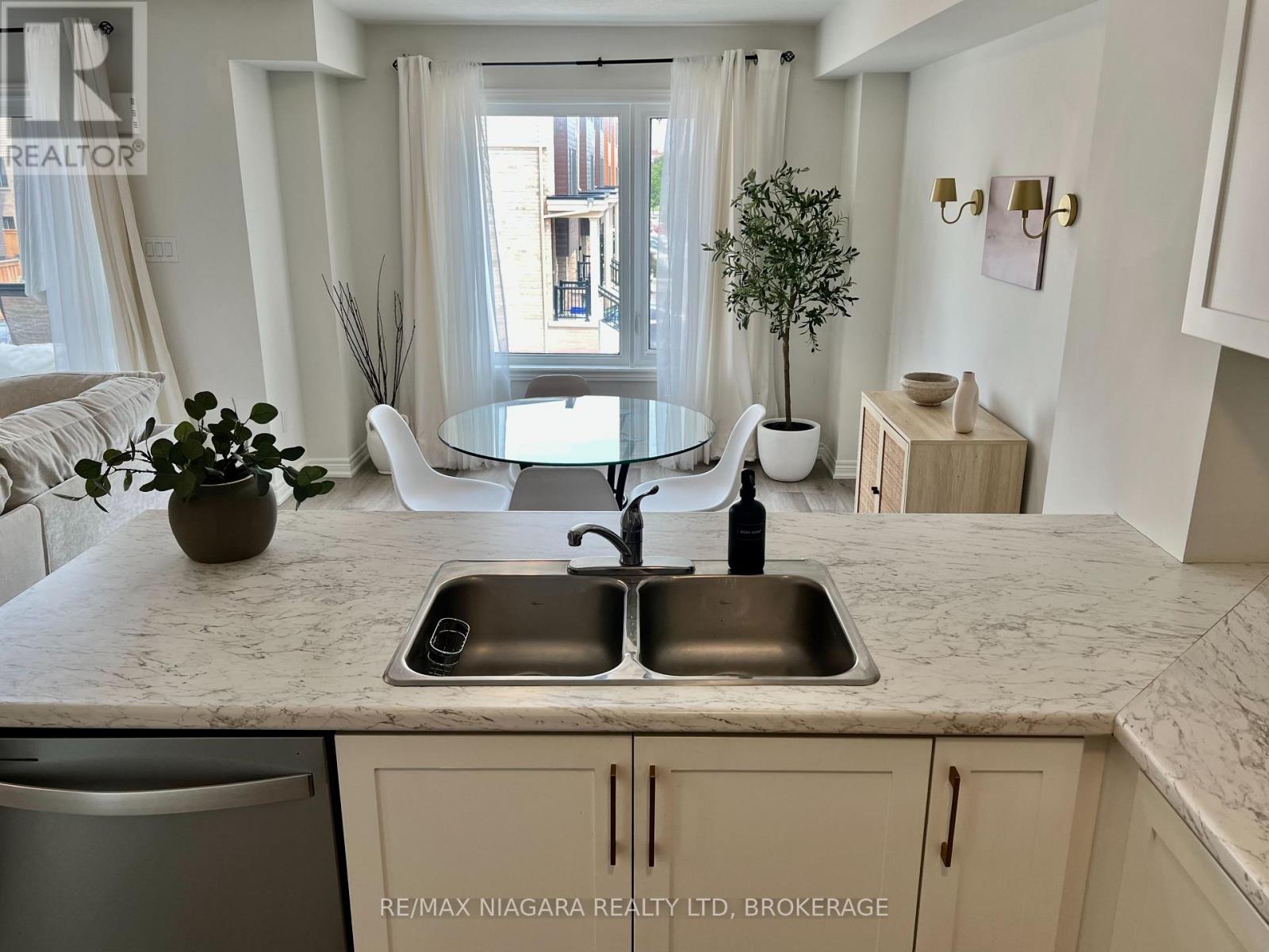 #48 96 DRYDEN LANE - 12
